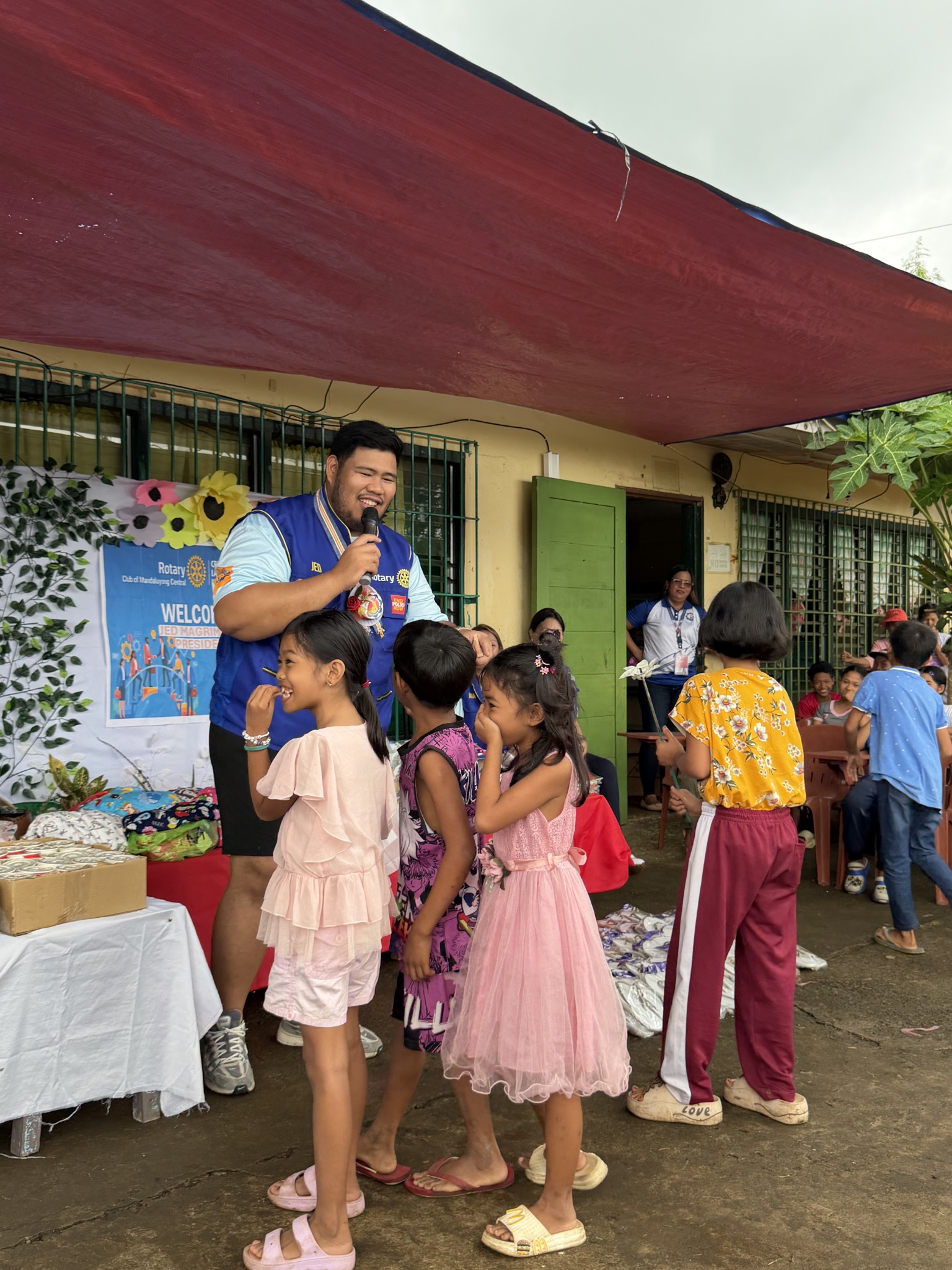 Rotary Club of Mandaluyong Central project activity with children in Ikpan