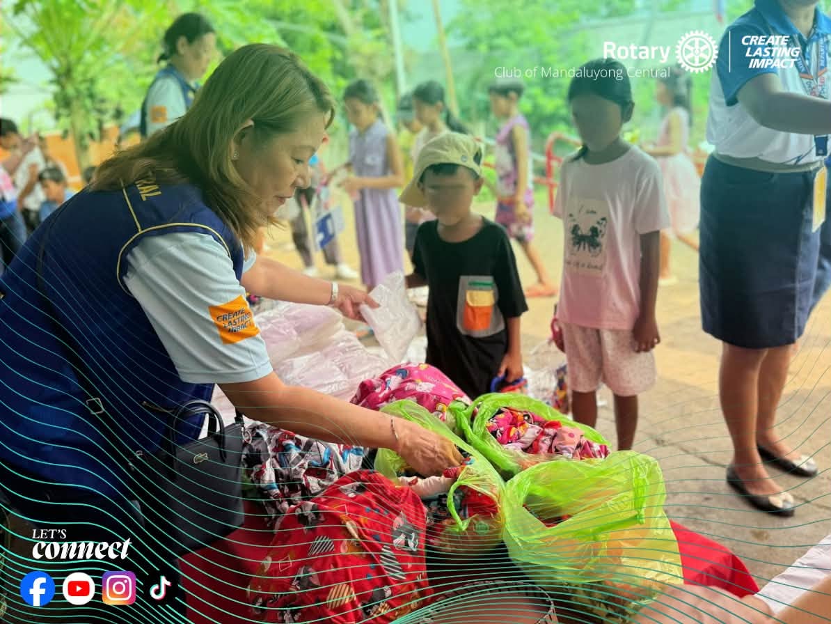 Rotary Club of Mandaluyong Central volunteer arranging donated items