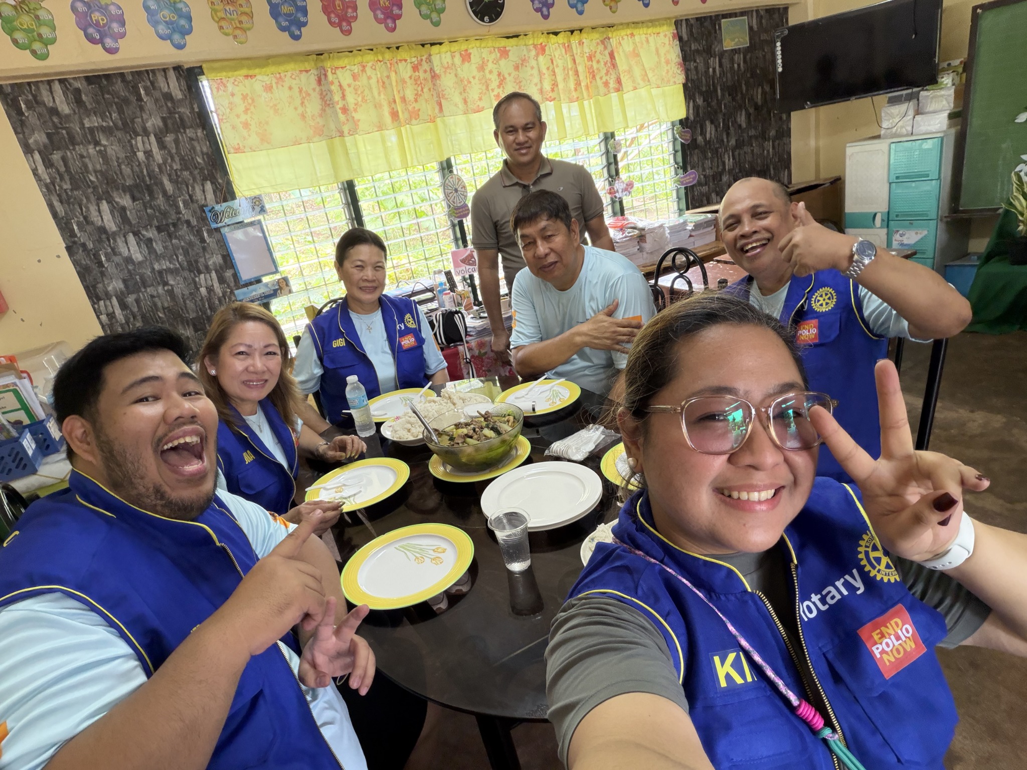 Rotary Club of Mandaluyong Central volunteers after the Ikpan service project